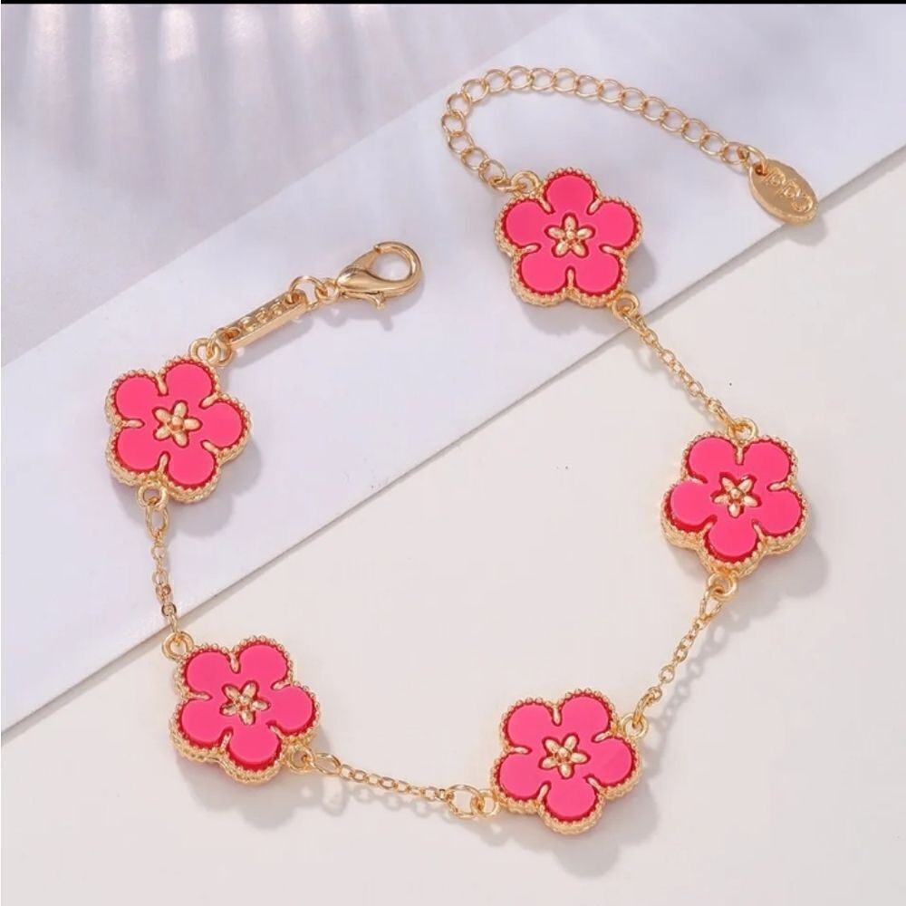 Elegant  Five-Leaf Flower Bracelet